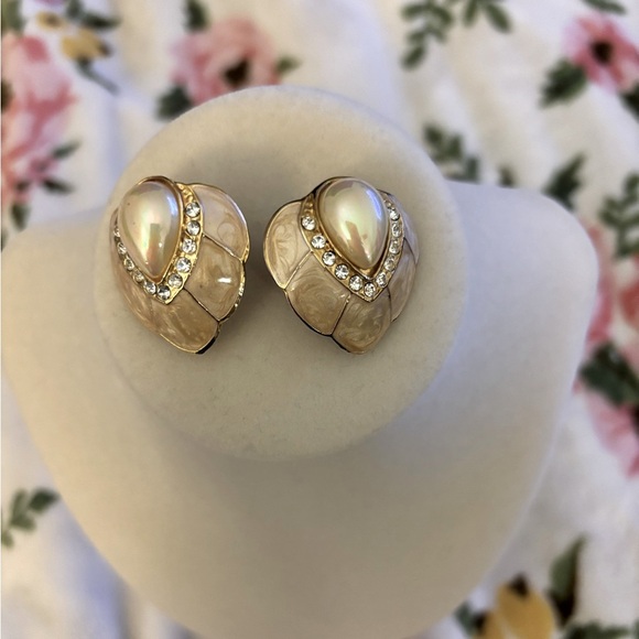 Stunning Vintage clip on earrings - Picture 1 of 4